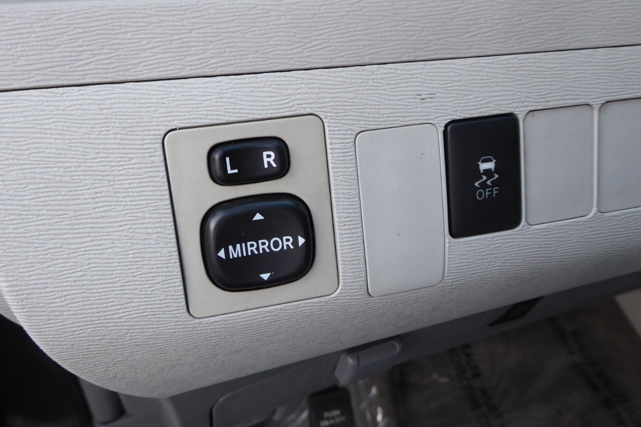 Toyota Sienna 5dr 7-Pass Van V6 LE FWD (Natl) 2013