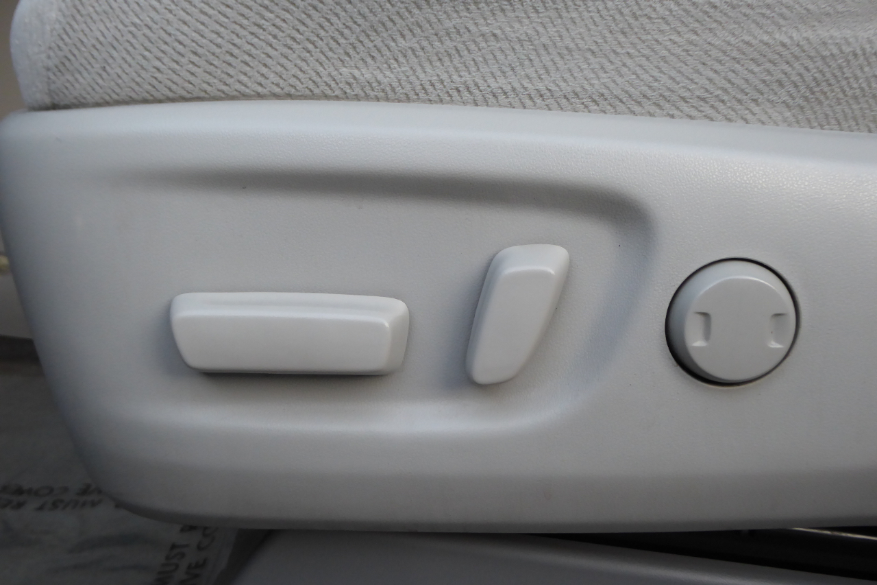 Toyota Sienna 5dr 7-Pass Van V6 LE FWD (Natl) 2013