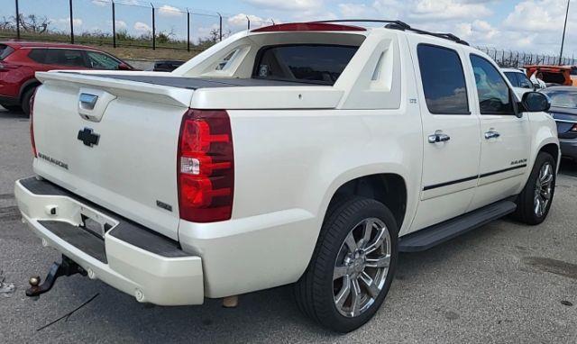 Chevrolet Avalanche LTZ 4WD 2012