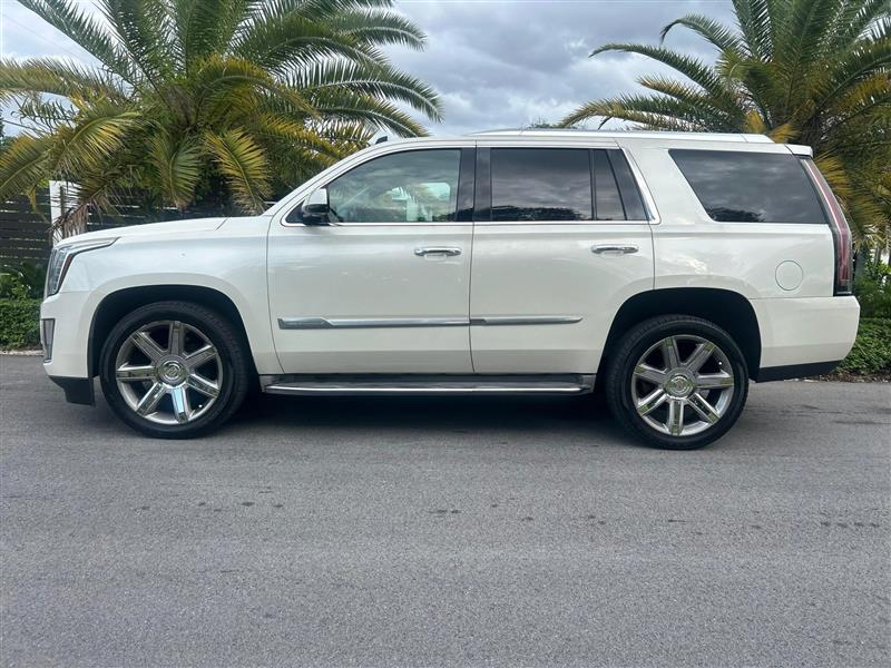 Cadillac Escalade Luxury 4WD 2015