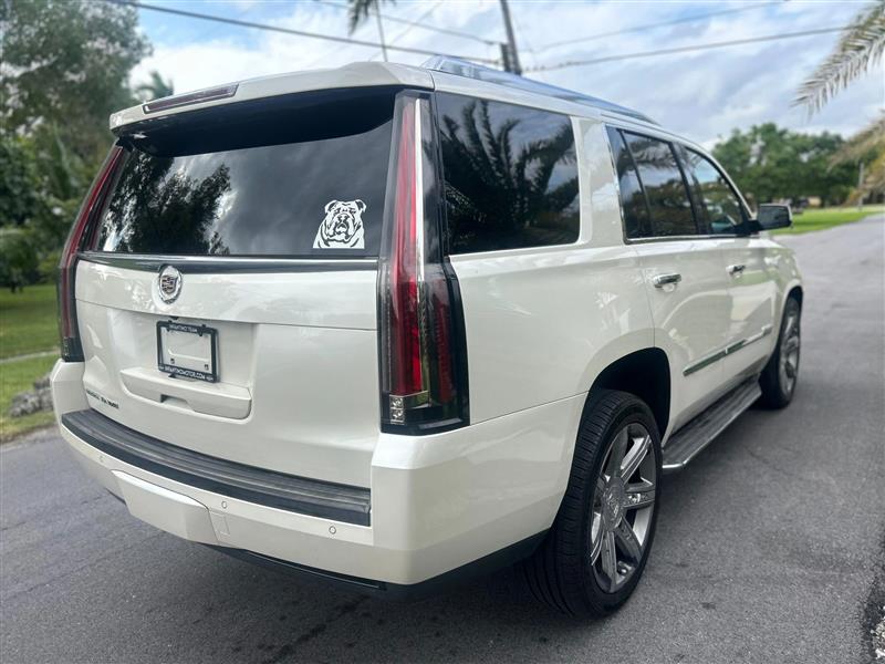 Cadillac Escalade Luxury 4WD 2015
