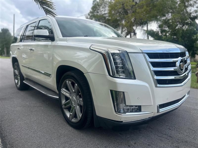 Cadillac Escalade Luxury 4WD 2015