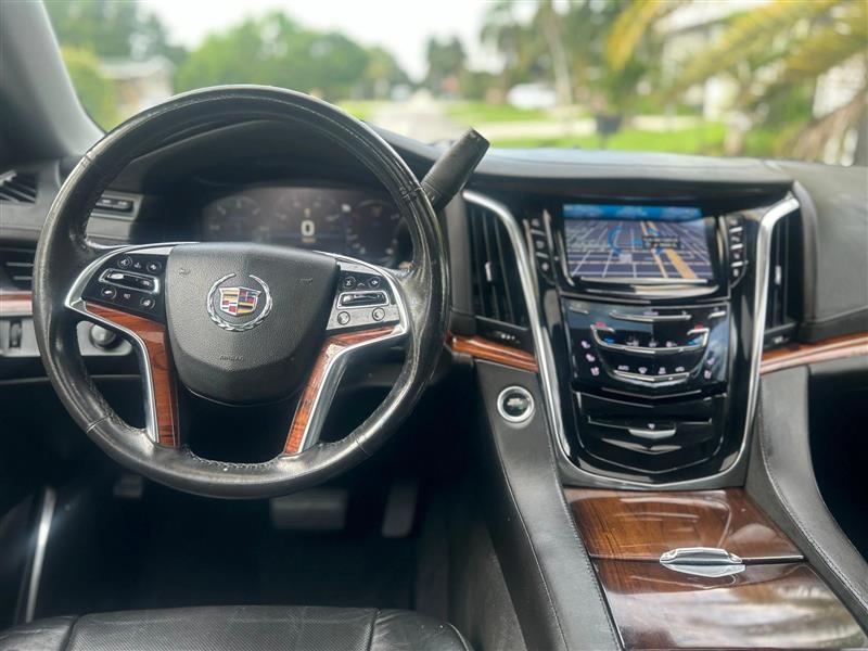 Cadillac Escalade Luxury 4WD 2015