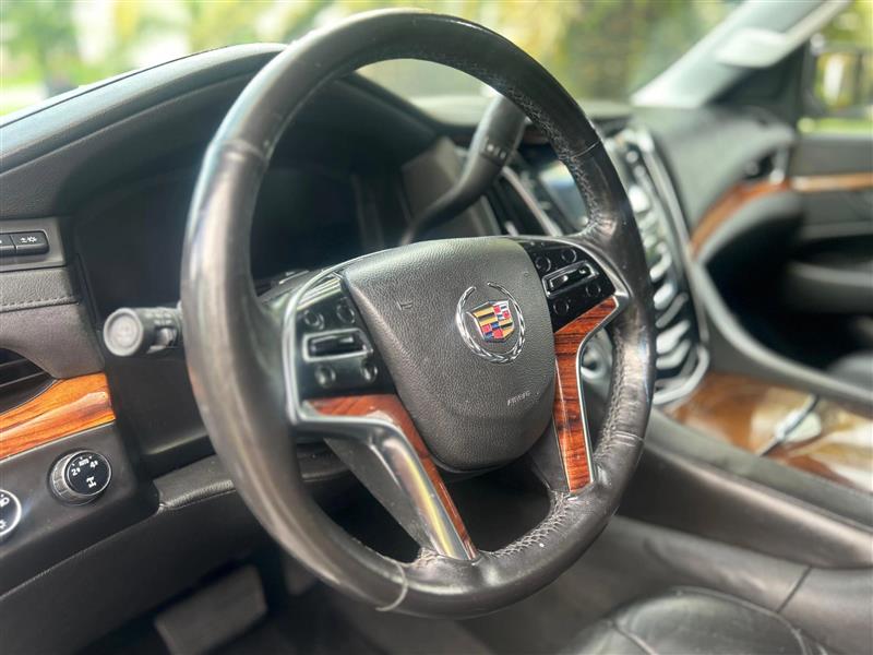 Cadillac Escalade Luxury 4WD 2015