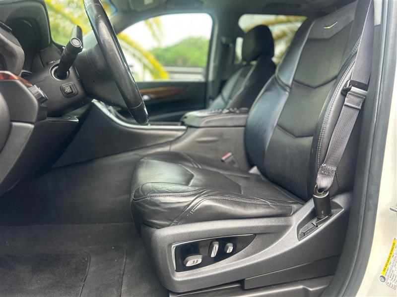 Cadillac Escalade Luxury 4WD 2015