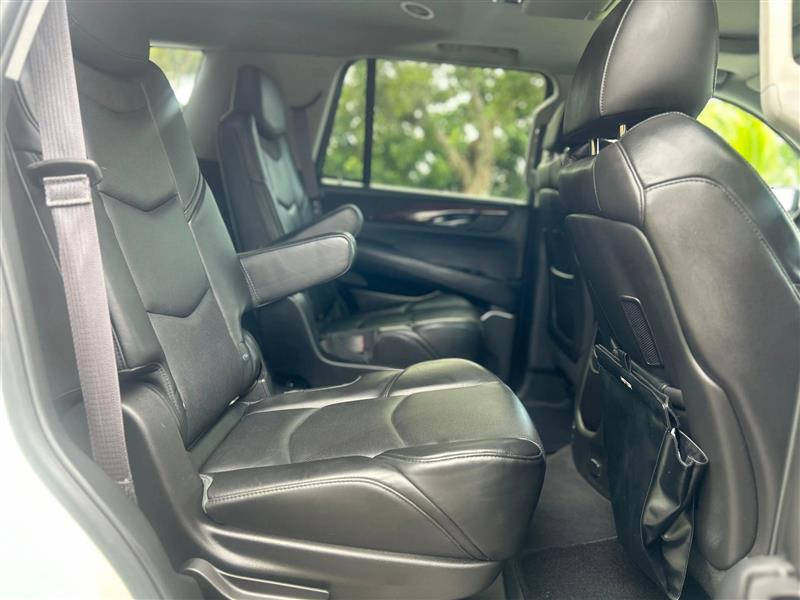 Cadillac Escalade Luxury 4WD 2015