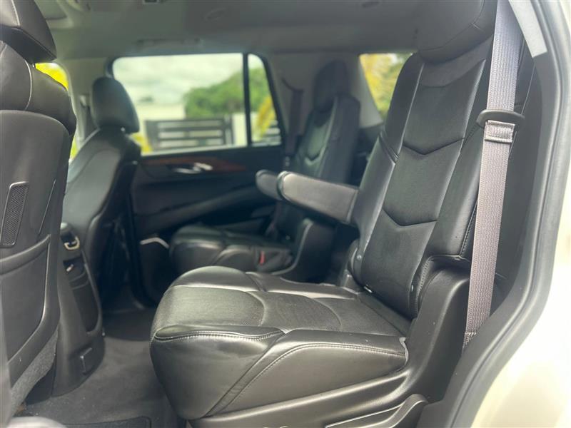 Cadillac Escalade Luxury 4WD 2015