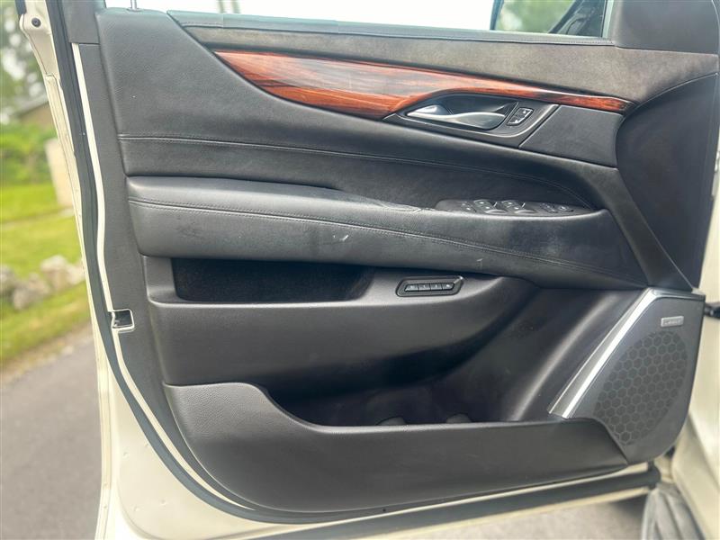 Cadillac Escalade Luxury 4WD 2015