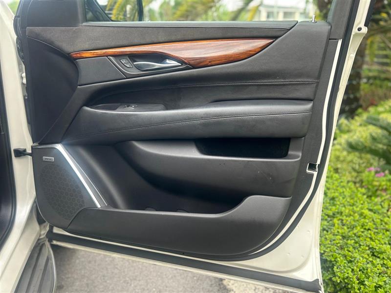 Cadillac Escalade Luxury 4WD 2015