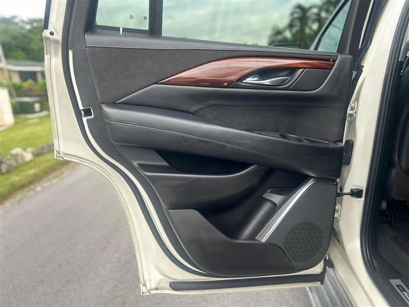 Cadillac Escalade Luxury 4WD 2015