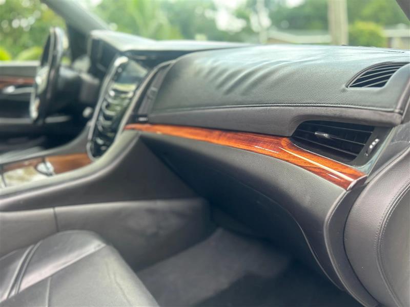 Cadillac Escalade Luxury 4WD 2015