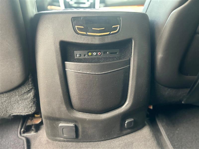 Cadillac Escalade Luxury 4WD 2015