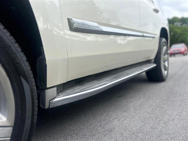 Cadillac Escalade Luxury 4WD 2015