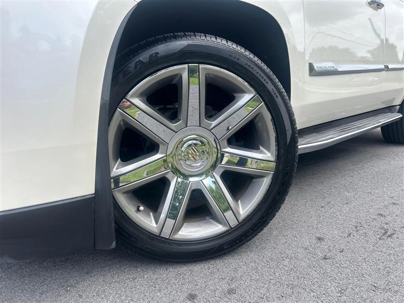 Cadillac Escalade Luxury 4WD 2015