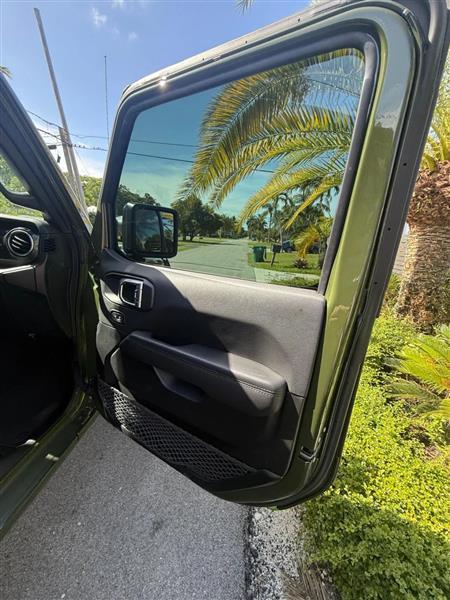 Jeep Wrangler Unlimited Sahara Altitude 2021