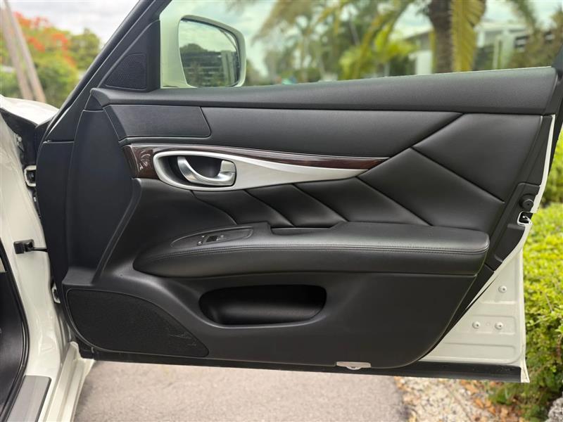 Infiniti Q70 37 2014