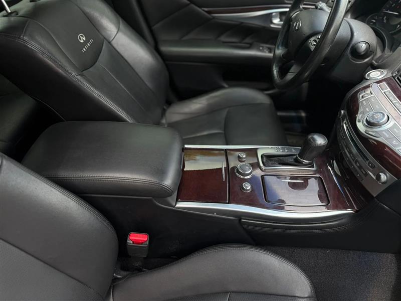 Infiniti Q70 37 2014