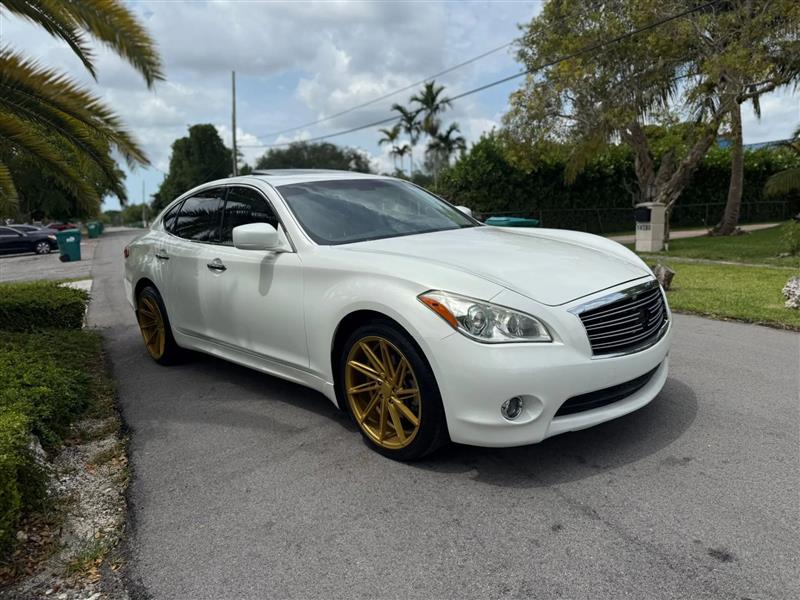 Infiniti Q70 37 2014