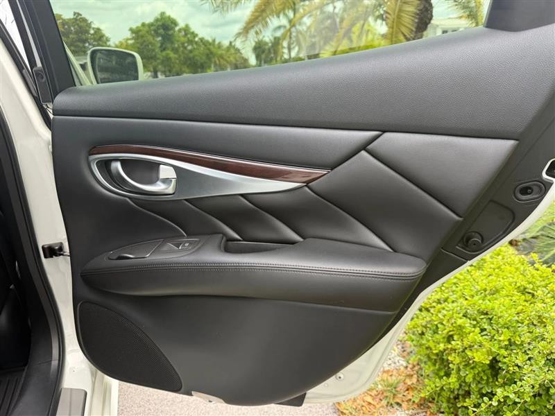 Infiniti Q70 37 2014