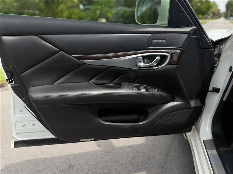 Infiniti Q70 37 2014