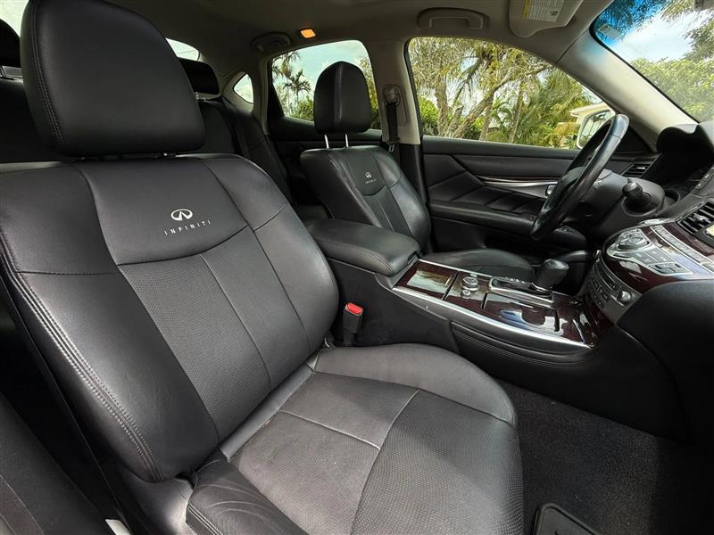 Infiniti Q70 37 2014