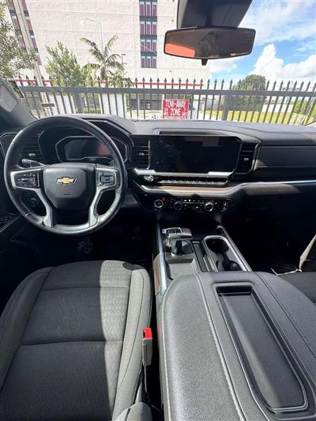 Chevrolet Silverado 1500 LT Crew Cab 4WD 2022