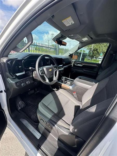 Chevrolet Silverado 1500 LT Crew Cab 4WD 2022