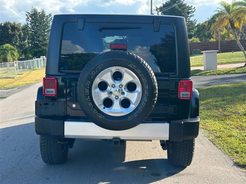Jeep Wrangler Unlimited Sahara 4WD 2014