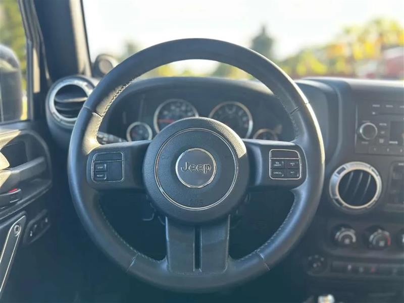 Jeep Wrangler Unlimited Sahara 4WD 2014