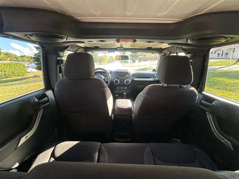 Jeep Wrangler Unlimited Sahara 4WD 2014