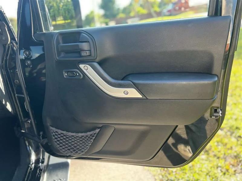 Jeep Wrangler Unlimited Sahara 4WD 2014