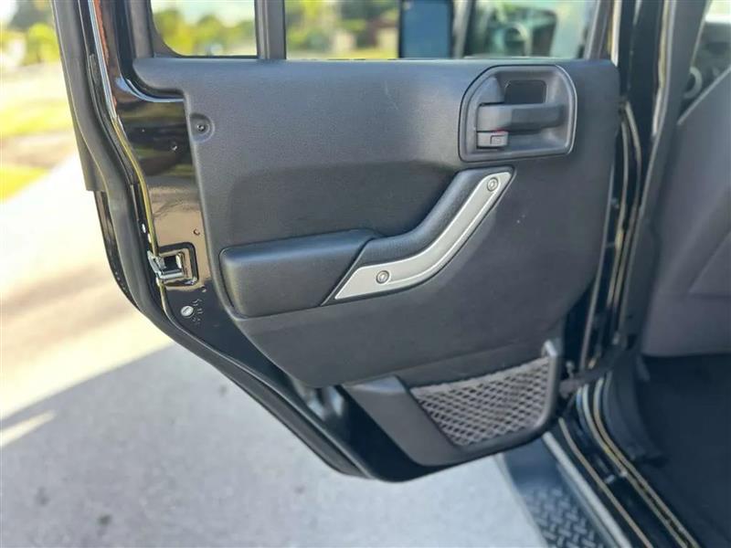 Jeep Wrangler Unlimited Sahara 4WD 2014