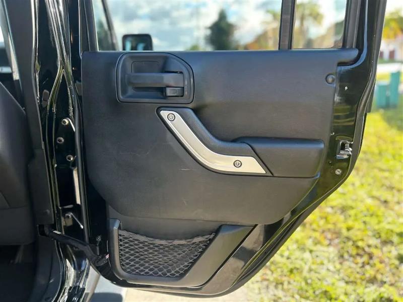 Jeep Wrangler Unlimited Sahara 4WD 2014