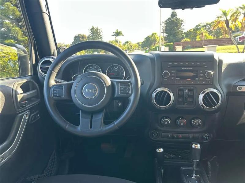 Jeep Wrangler Unlimited Sahara 4WD 2014