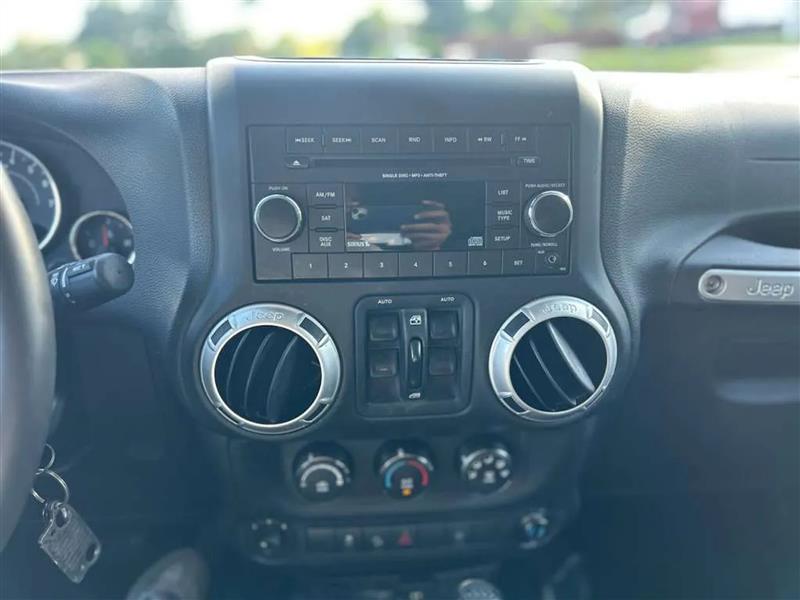 Jeep Wrangler Unlimited Sahara 4WD 2014