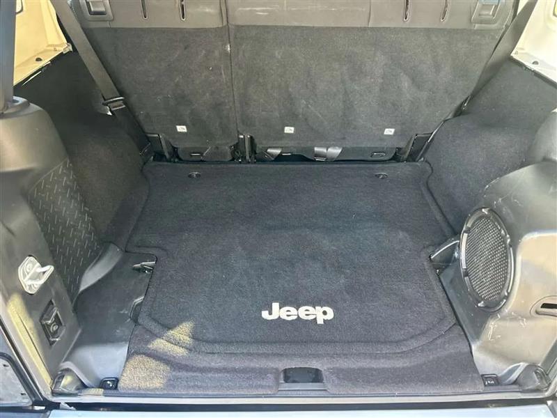 Jeep Wrangler Unlimited Sahara 4WD 2014