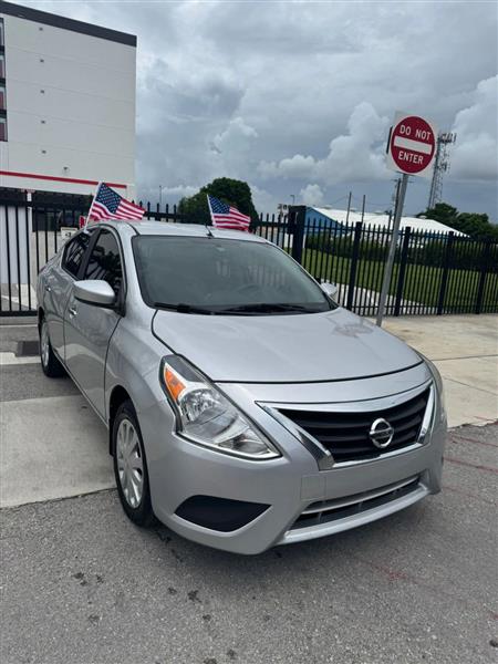 2018 Nissan Versa Sedan SV's photo