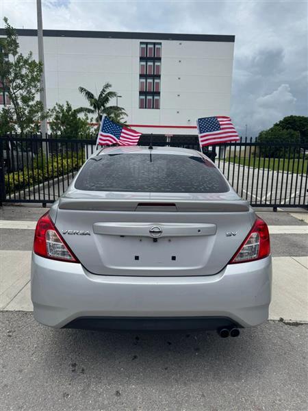 Nissan Versa 1.6 SV Sedan 2018