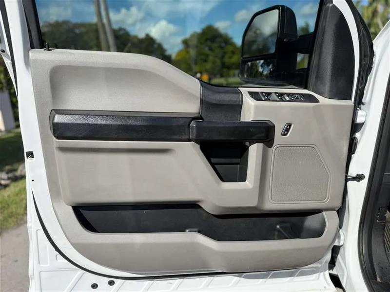 Ford F-350 SD XL Crew Cab Long Bed DRW 4WD 2018