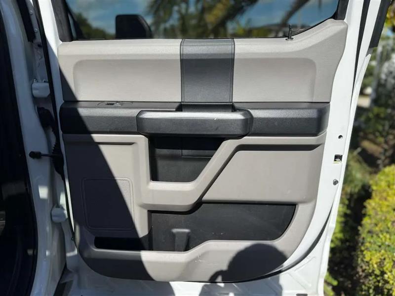 Ford F-350 SD XL Crew Cab Long Bed DRW 4WD 2018