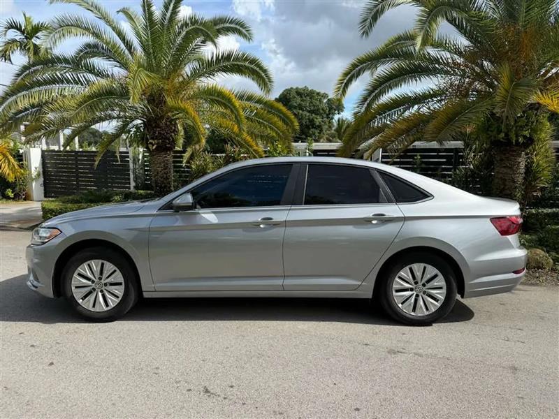 Volkswagen Jetta 1.4T S 8A 2020