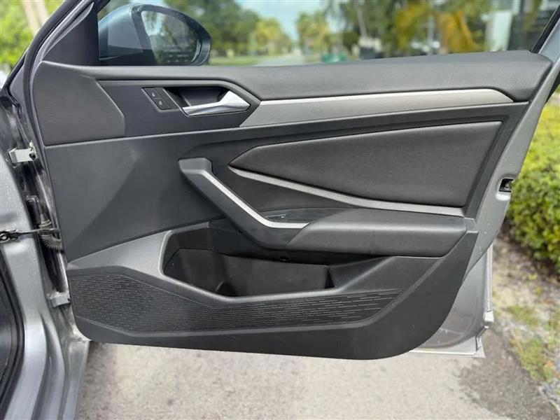 Volkswagen Jetta 1.4T S 8A 2020