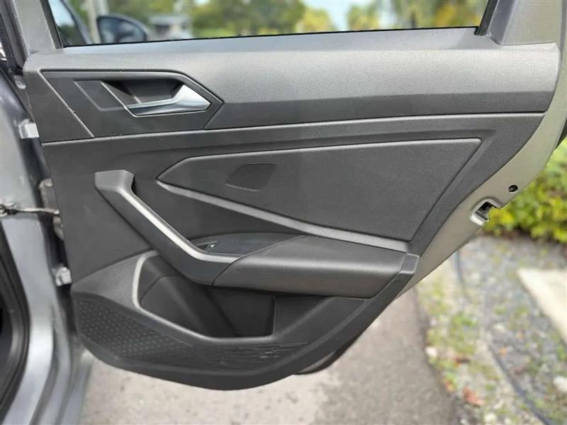 Volkswagen Jetta 1.4T S 8A 2020