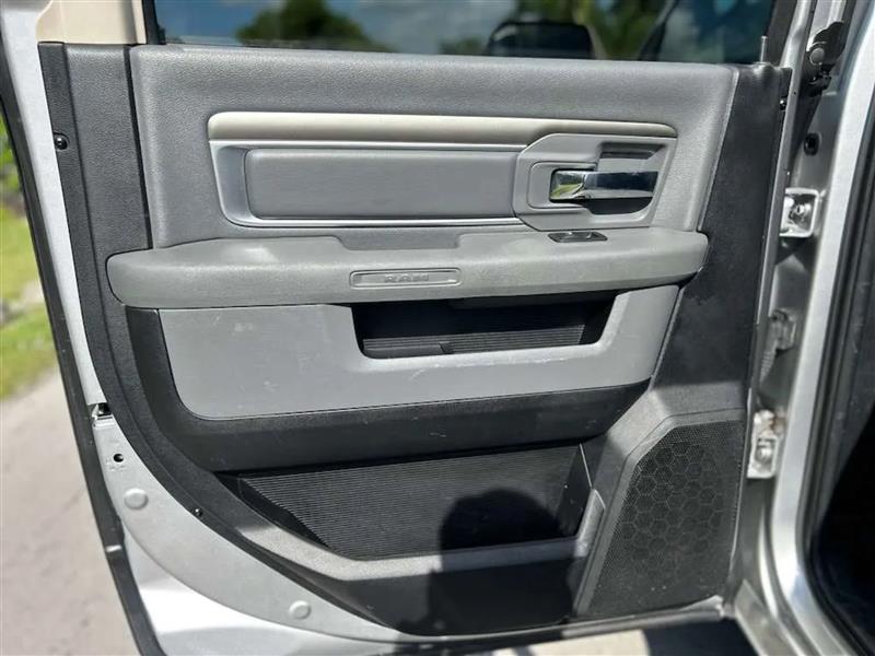 RAM 3500 SLT Crew Cab LWB 2WD DRW 2014