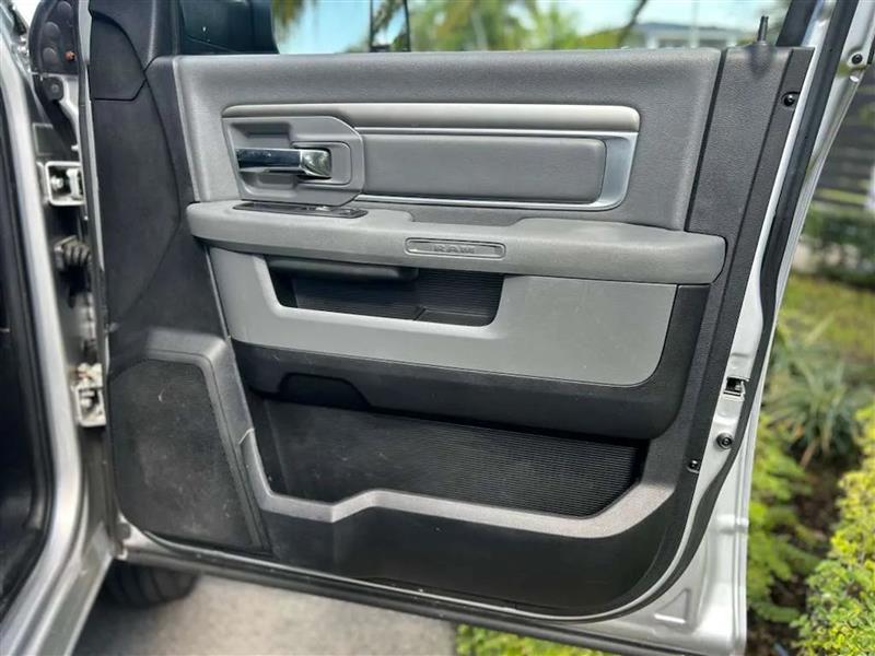 RAM 3500 SLT Crew Cab LWB 2WD DRW 2014