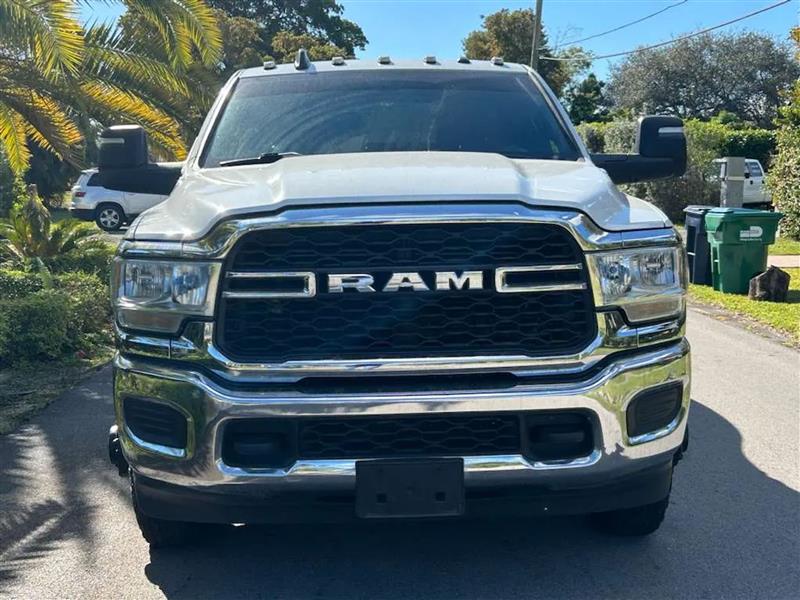 RAM 3500 Tradesman Crew Cab 4WD DRW 2023