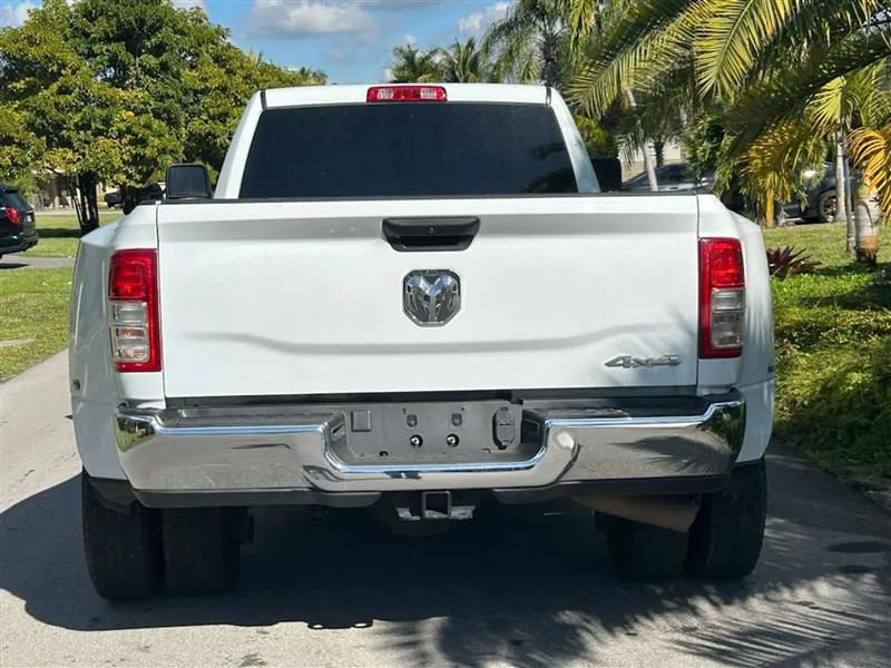 RAM 3500 Tradesman Crew Cab 4WD DRW 2023