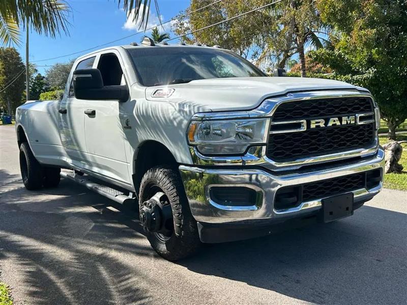 RAM 3500 Tradesman Crew Cab 4WD DRW 2023