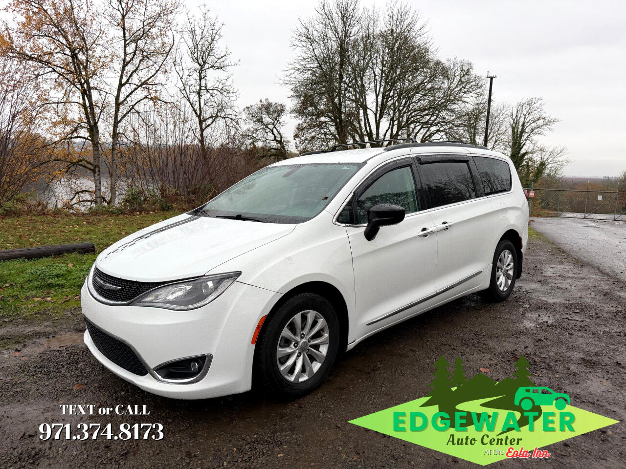 2017 Chrysler Pacifica Touring-L's photo
