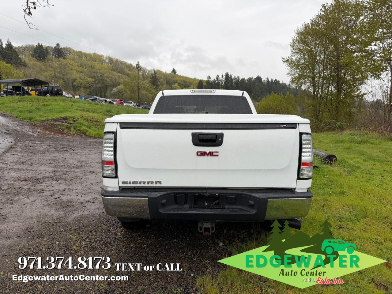 View vehicle photo 7